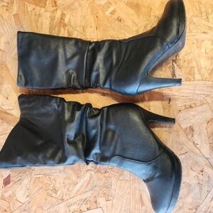 TOP Moda Black Heeled Boots